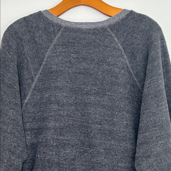 Alo Yoga Men’s L Gray Triumph Fleece Crewneck Sweatshirt w/ Zip Pockets - Picture 8 of 9